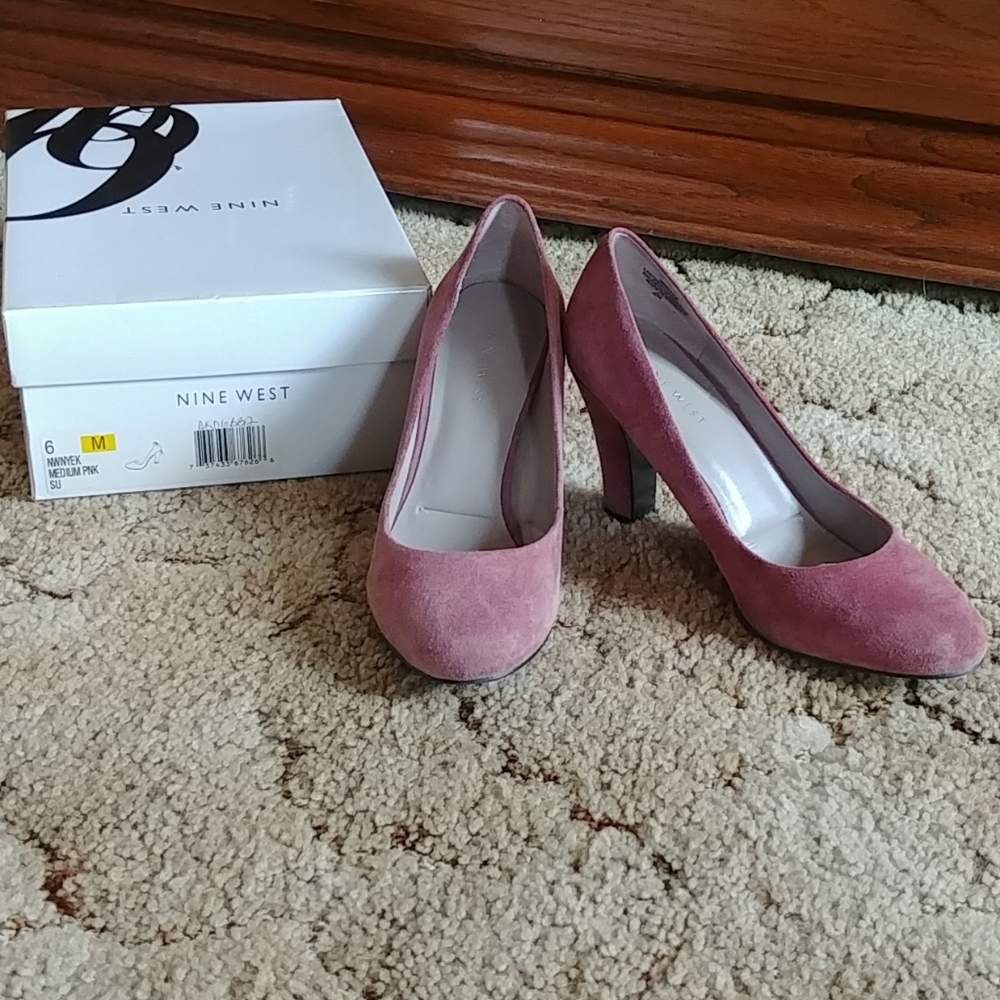 Nine West suede pink pump